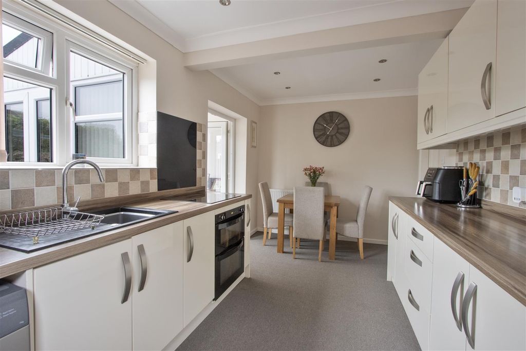 Property photo 3 of 17 Kitchen 1.Jpg