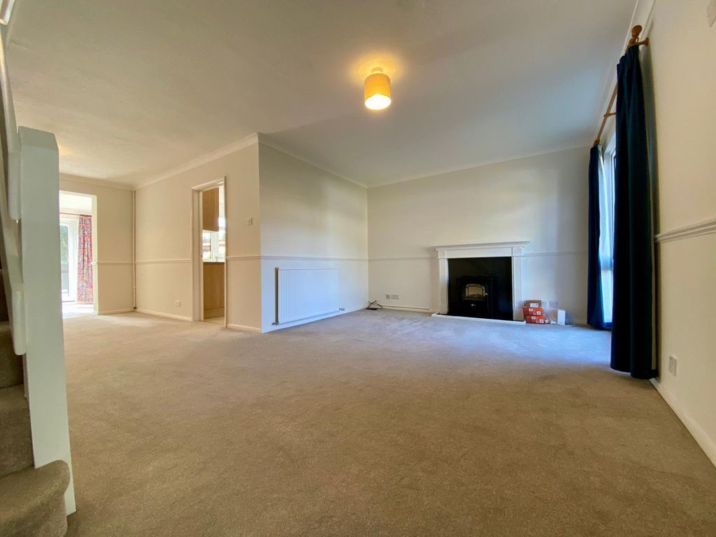 Property photo 2 of 43 Lounge 1