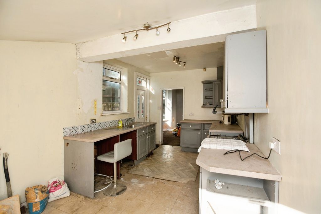 Property photo 2 of 20 Pbox-Img.Jpg