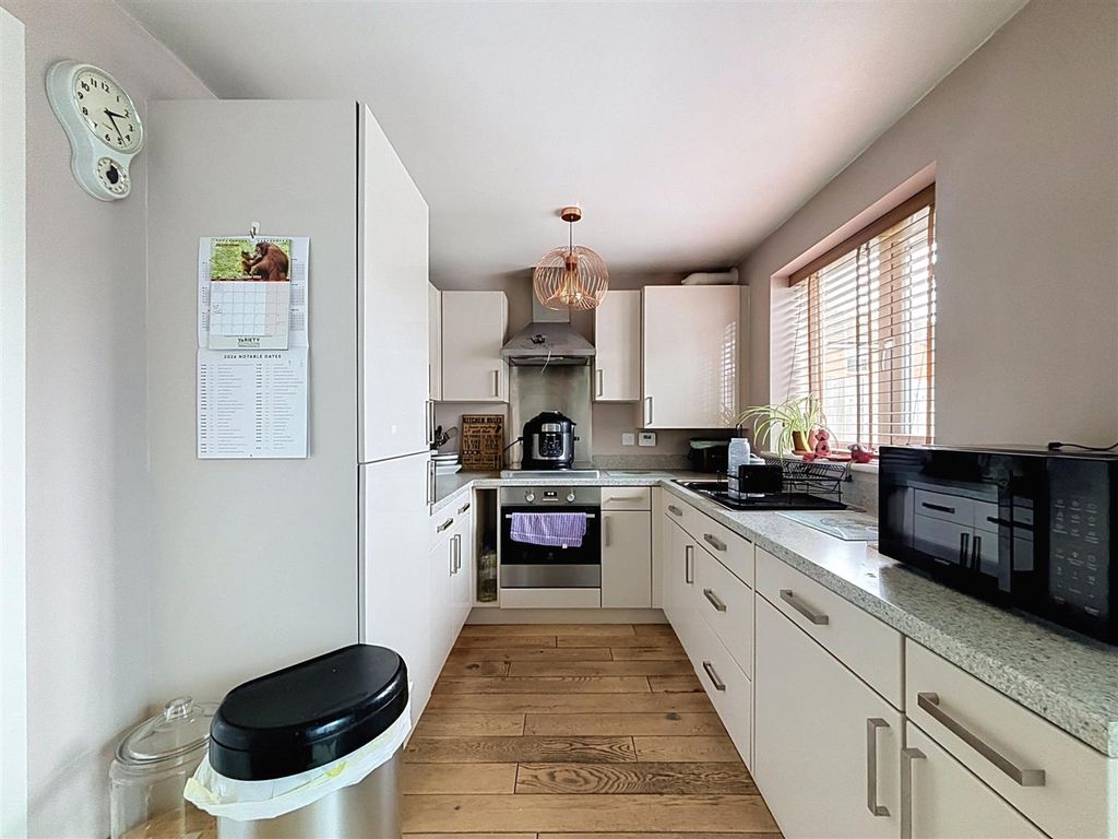 Property photo 3 of 17 Kitchen Diner