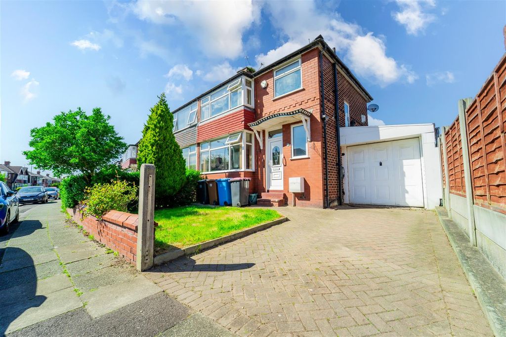 Property photo 1 of 16 External