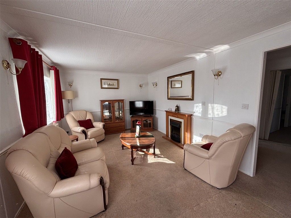 Property photo 2 of 10 Lounge