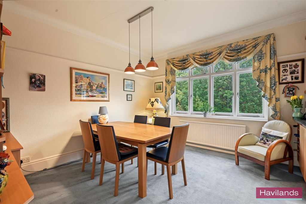 Property photo 3 of 12 69 The Chine, London N21 2EE-With Watermark-09.Jpg