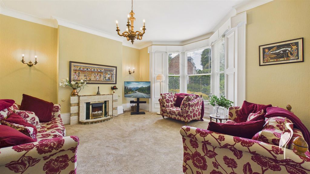 Property photo 2 of 50 Lounge