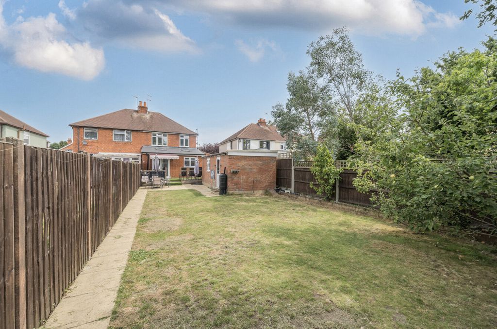 Property photo 2 of 18 Garden