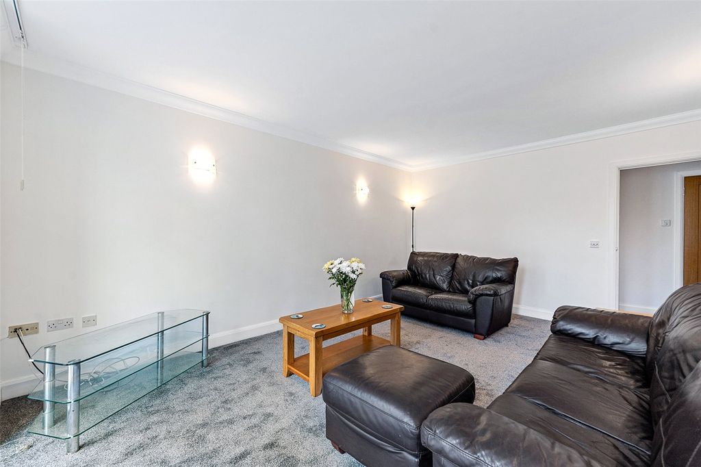 Additional image 8 of 2 bed flat to rentSteyne Gardens, Worthing, West Sussex BN11