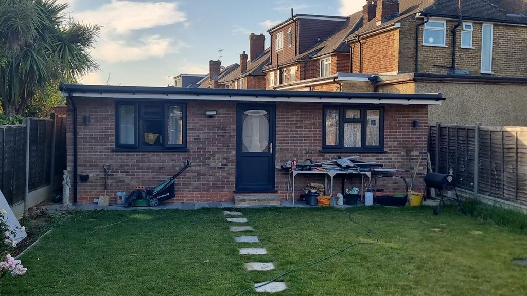 Property photo 1 of 6 1-Bedroom Ground Floor Garden Flat Â€“ Â£1,500 Pcm Â€“ Bills Included Â€“ Ruislip Ha4