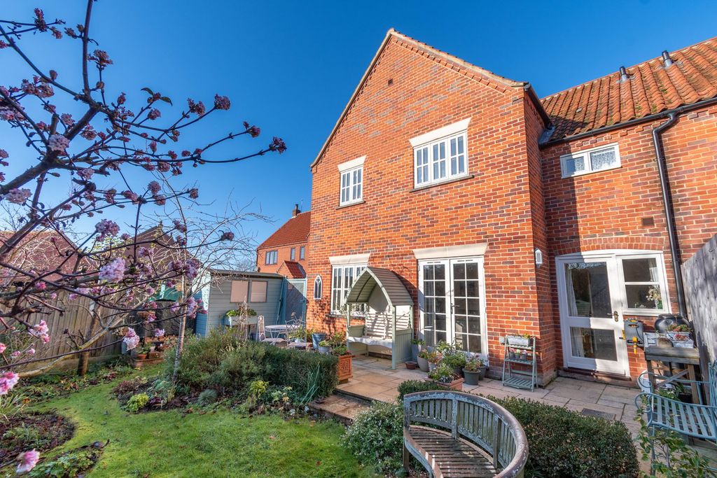 Property photo 2 of 21