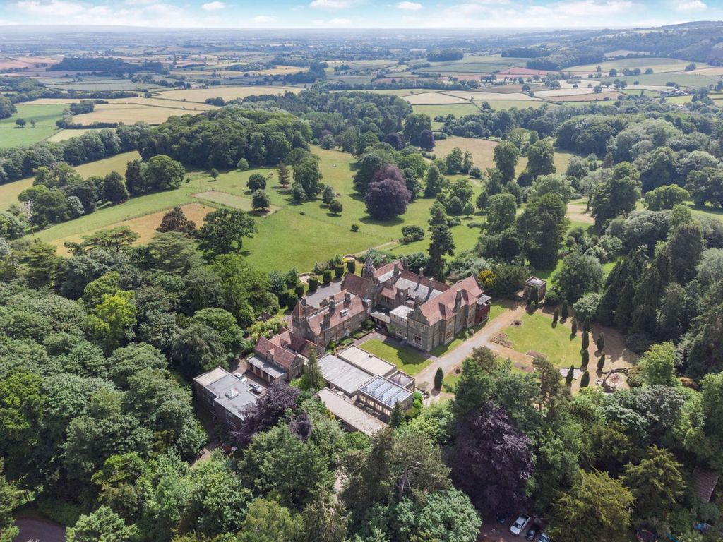Property photo 3 of 23 Quantock Lodge
