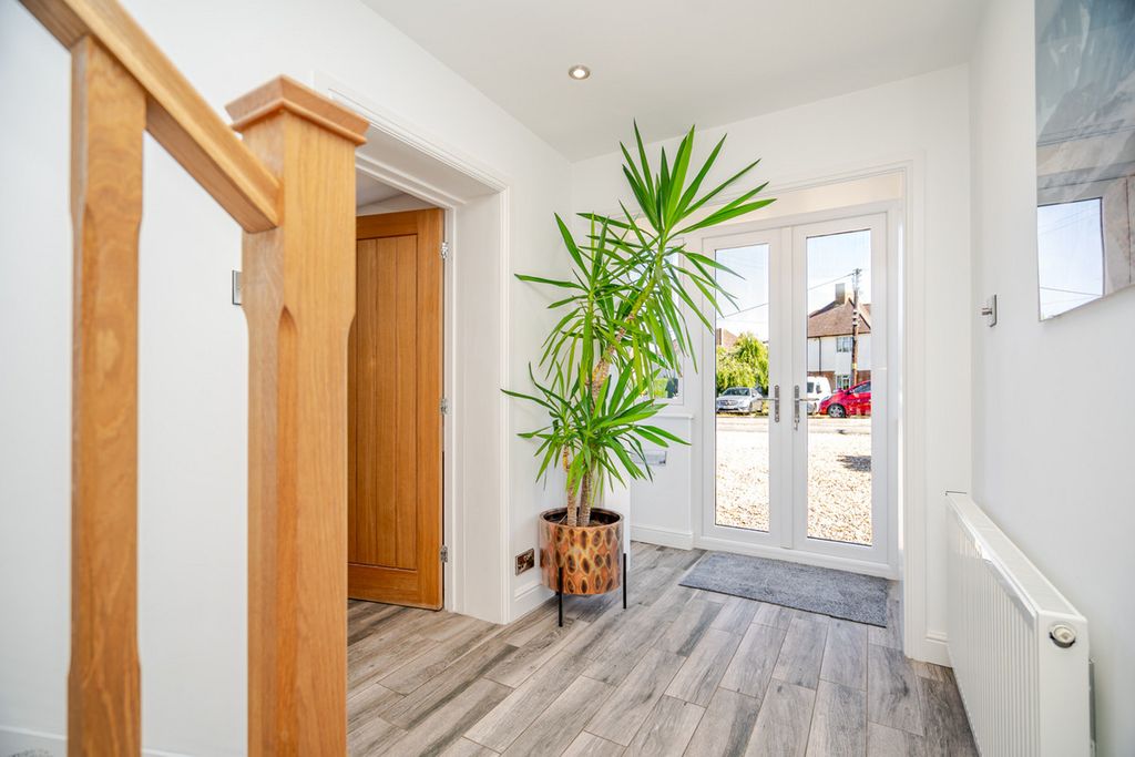 Property photo 3 of 49