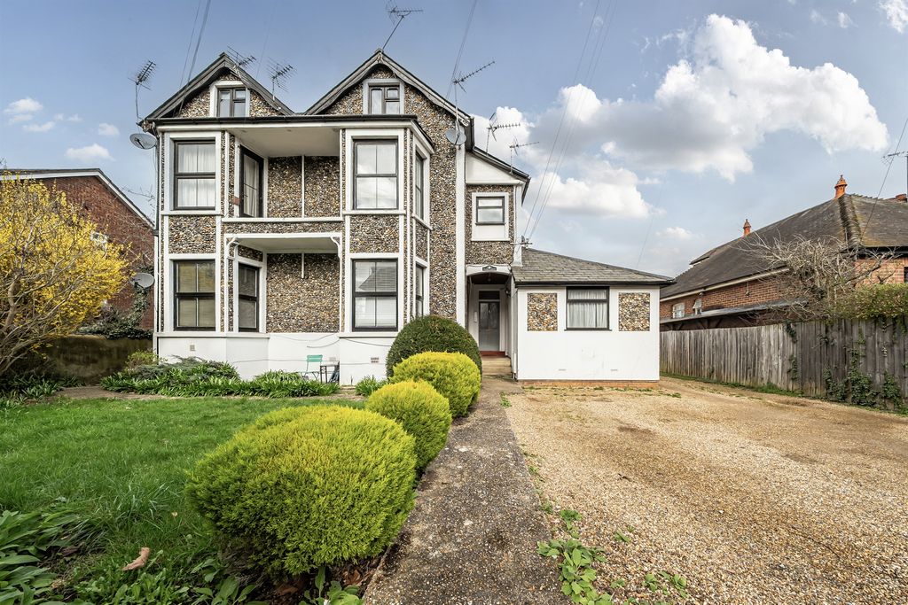 Property photo 1 of 11