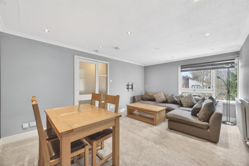 Property photo 1 of 20 Hillview Road