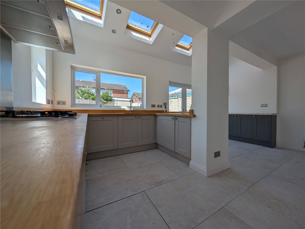 Property photo 3 of 38 Picture No. 24