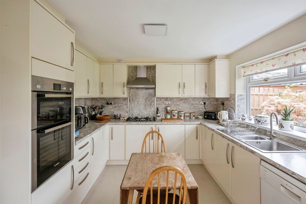 Property photo 2 of 25