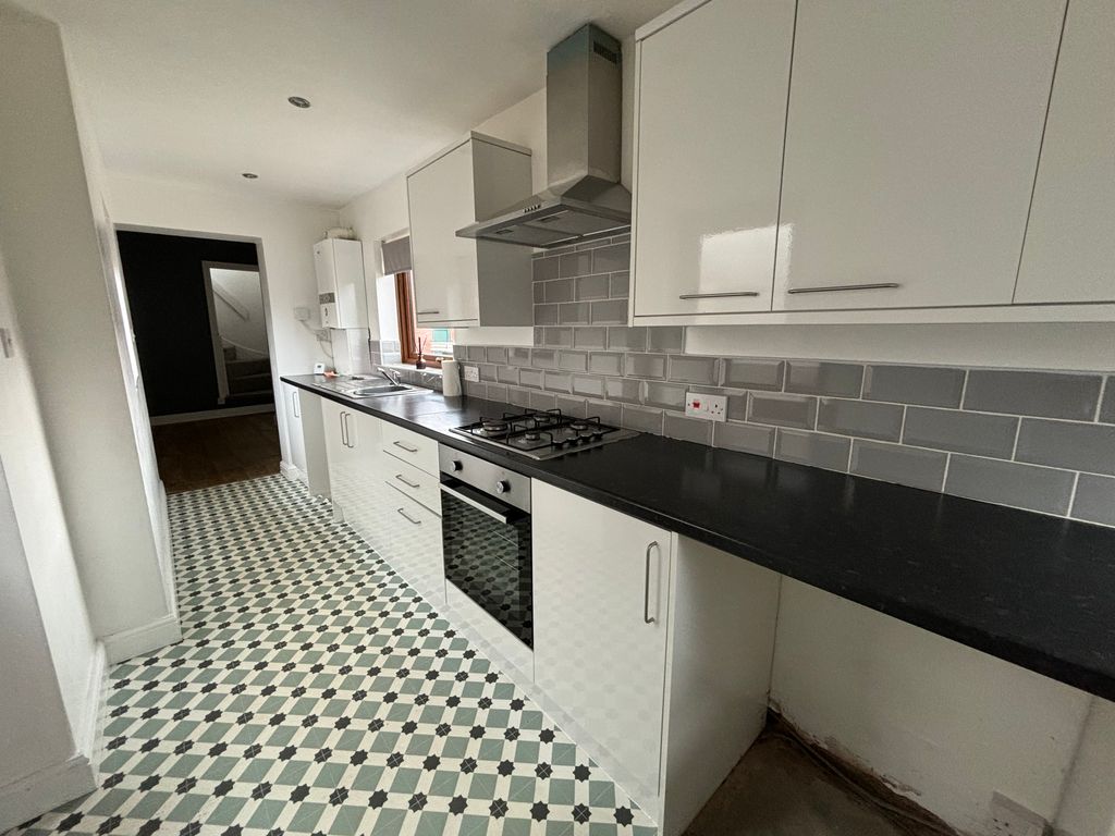 Property photo 2 of 17 Kitchen