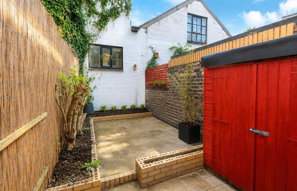 Property photo 3 of 10 Enclosed Garden