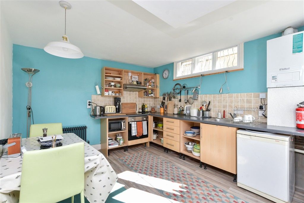 Property photo 2 of 9 Kitchen