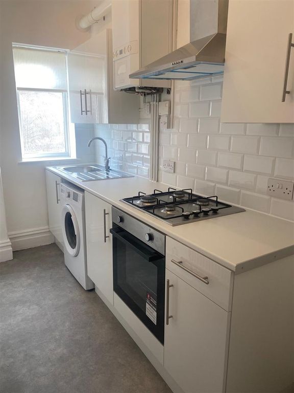 Property photo 3 of 10 Kitchen