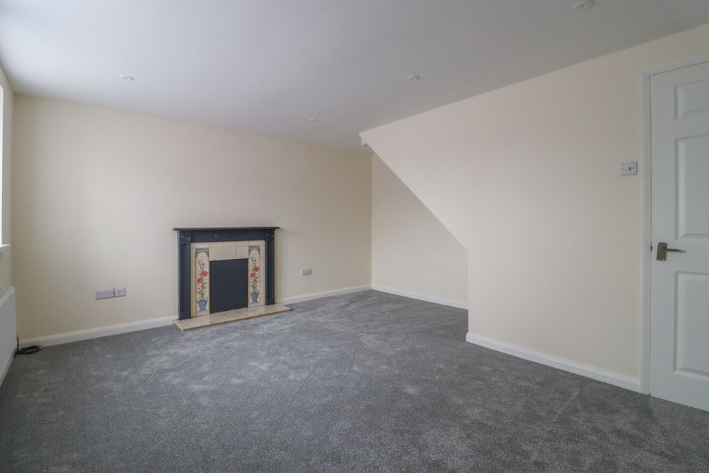 Property photo 2 of 22 4321824