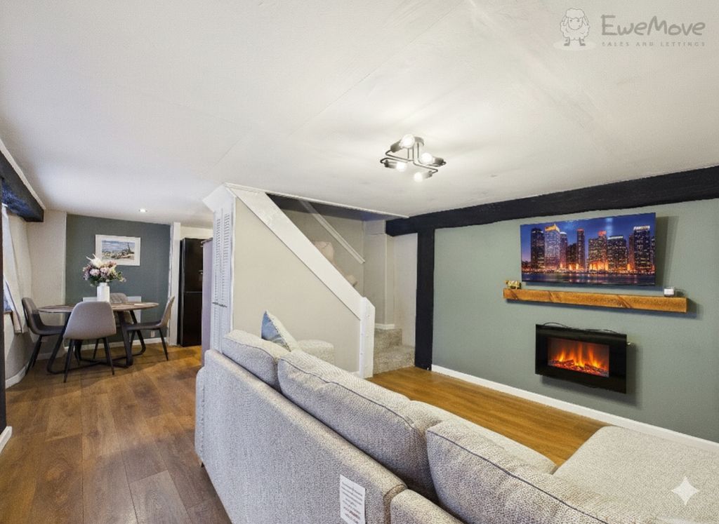 Property photo 2 of 12 Lounge 2