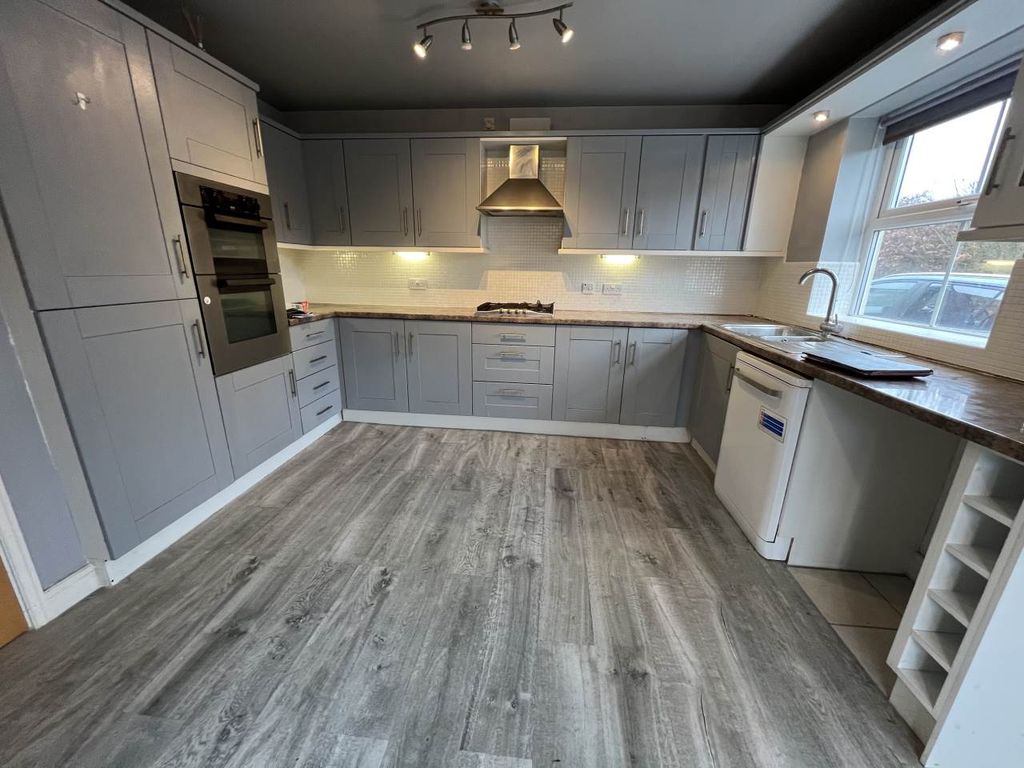 Property photo 2 of 17 Kithcen