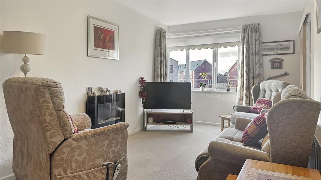 Property photo 3 of 11 Living Room