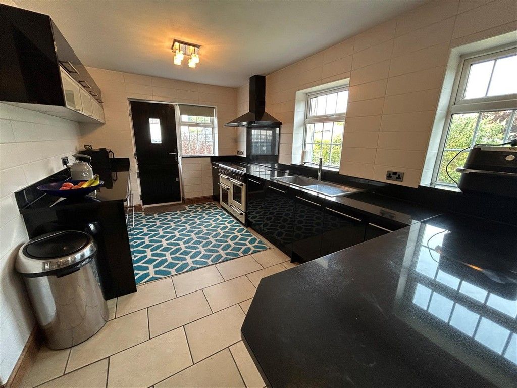 Property photo 1 of 18 Kitchen/Breakfast Room