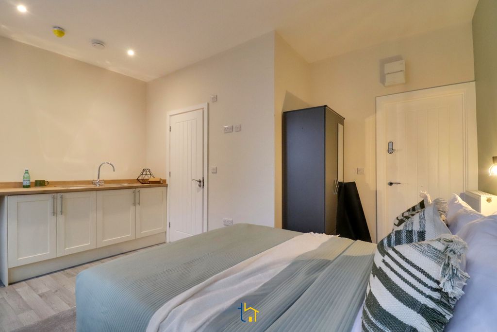 Property photo 2 of 9 Img_2884-Img_2886