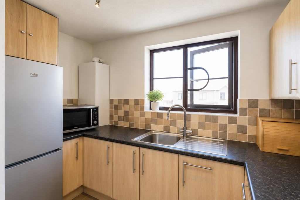 Property photo 3 of 11 Kitchen