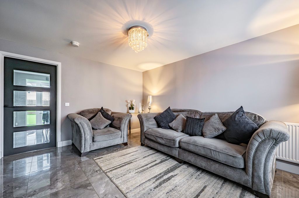 Property photo 2 of 26