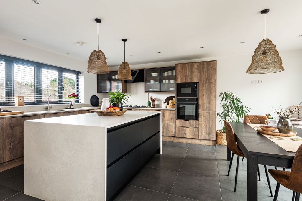 Property photo 2 of 25