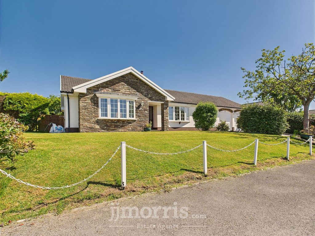 Property photo 1 of 40 Cam02878G0-Pr0053-Still032.Jpg