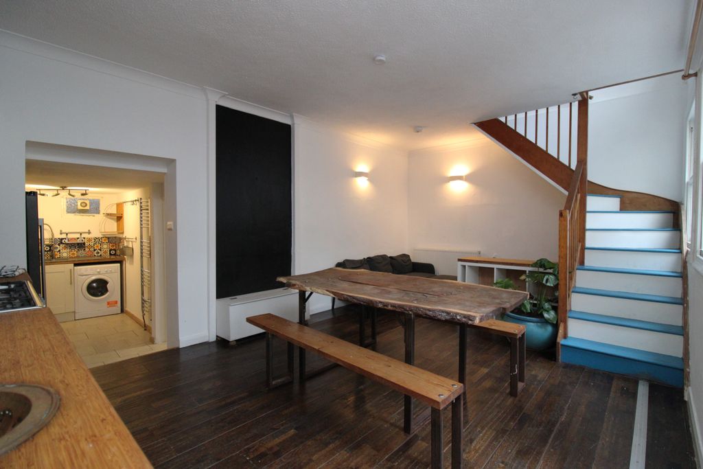 Property photo 2 of 14 Image