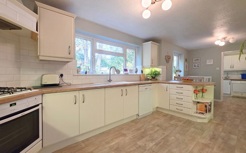 Property photo 3 of 21 4598576