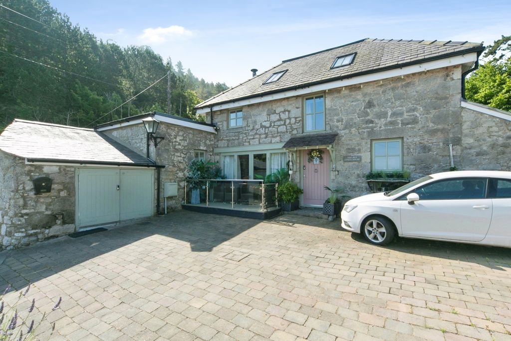 Property photo 1 of 20 Pbox-Img.Jpg