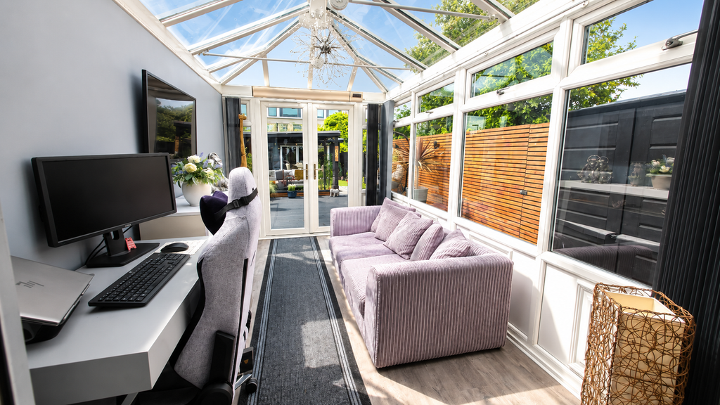 Property photo 3 of 30 Conservatory