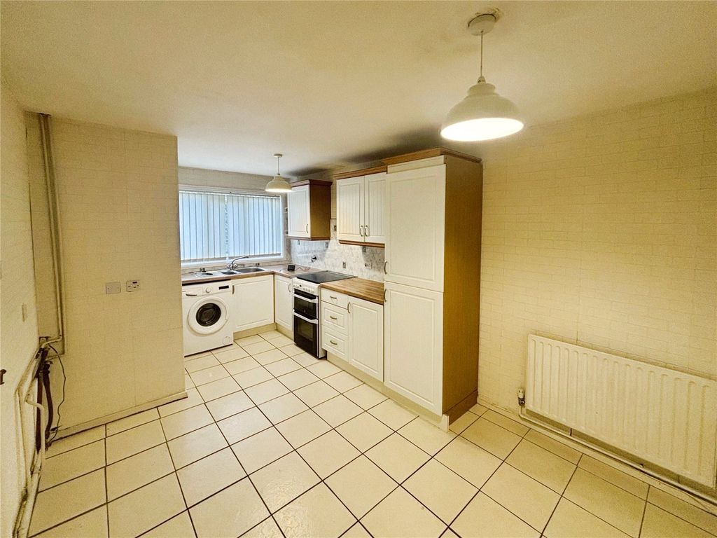 Property photo 2 of 11 Kitchen