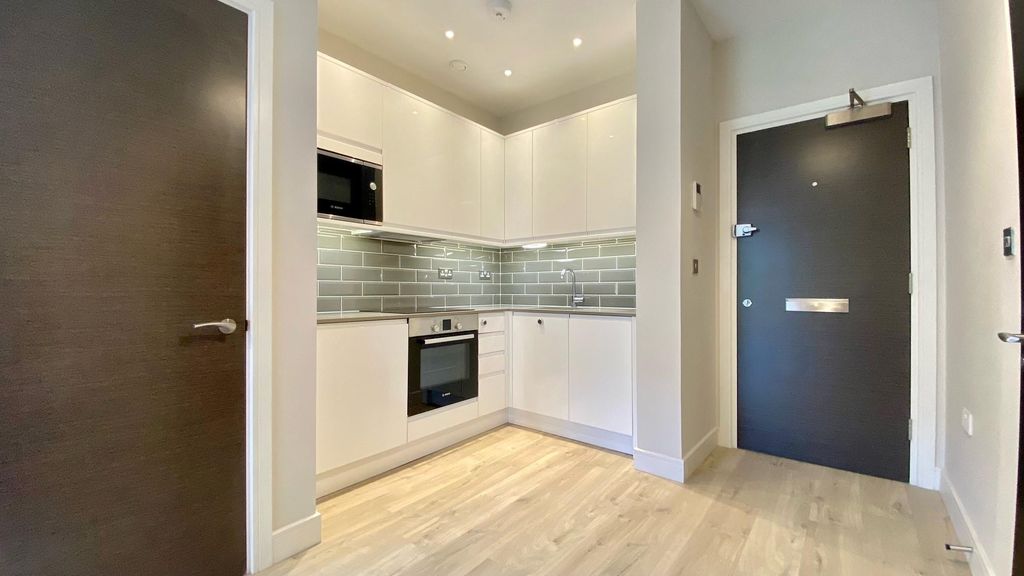 Property photo 2 of 11 Kitchen