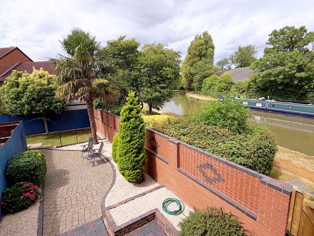 Property photo 2 of 20 Canal Setting
