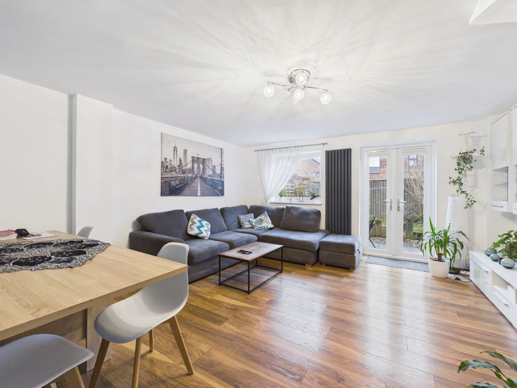 Property photo 2 of 12 4870333