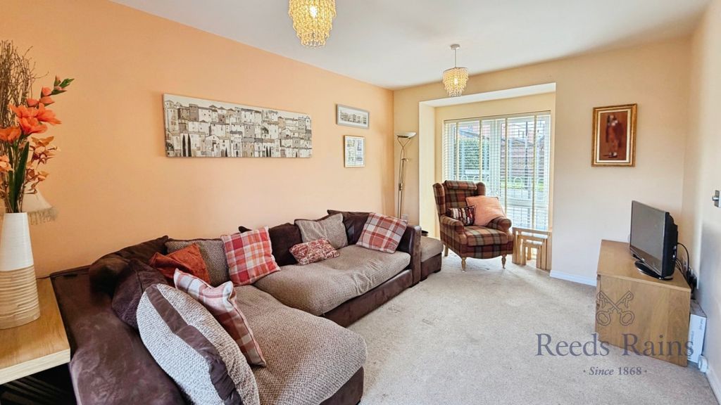 Property photo 2 of 21 Lounge