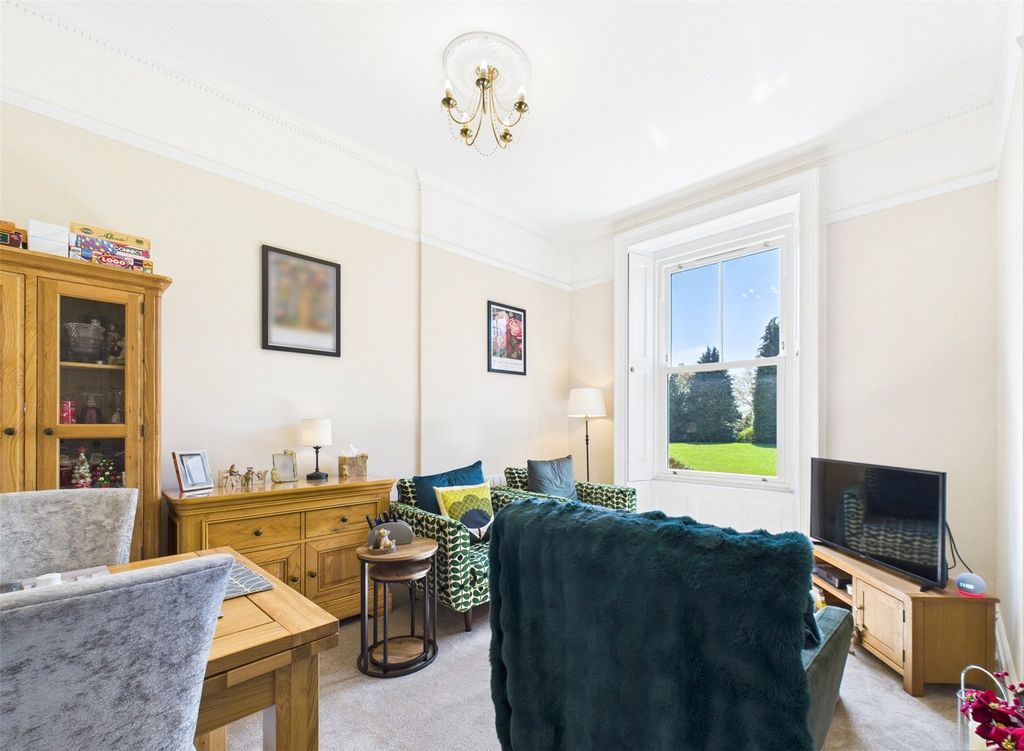 Property photo 3 of 12 Picture No. 11