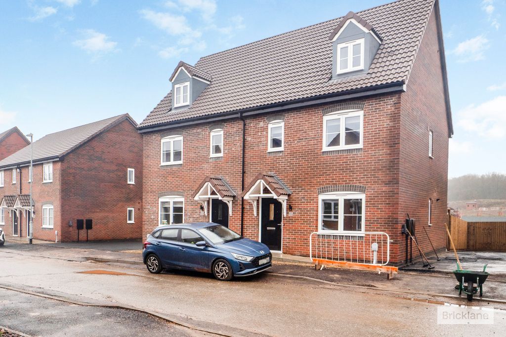 Property photo 1 of 13 Front