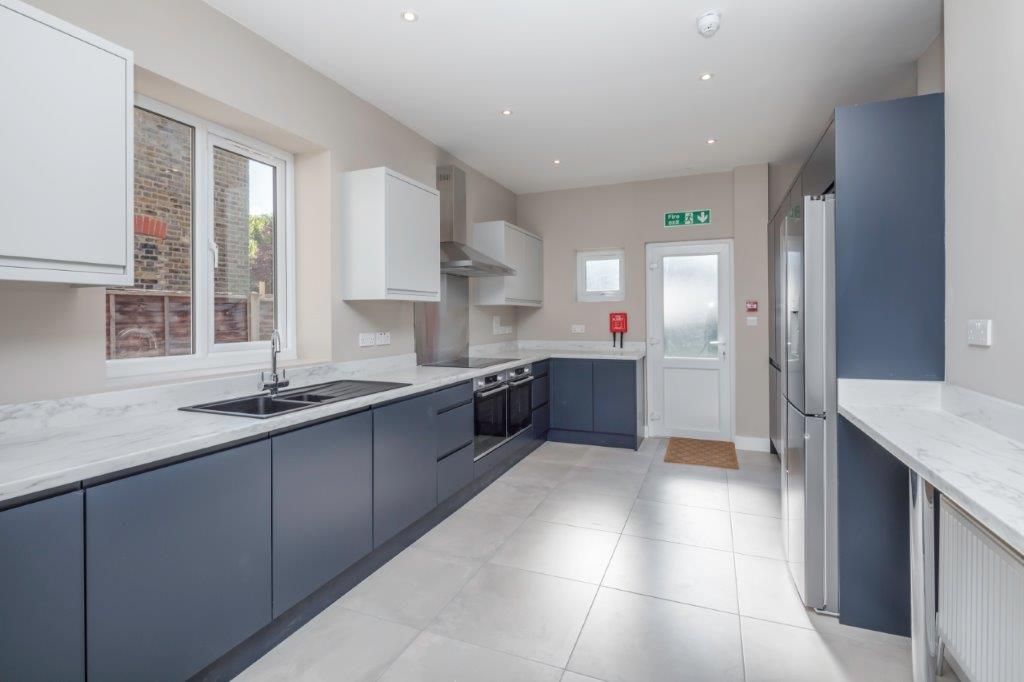 Property photo 1 of 7 378Goldhawkroad-Whit