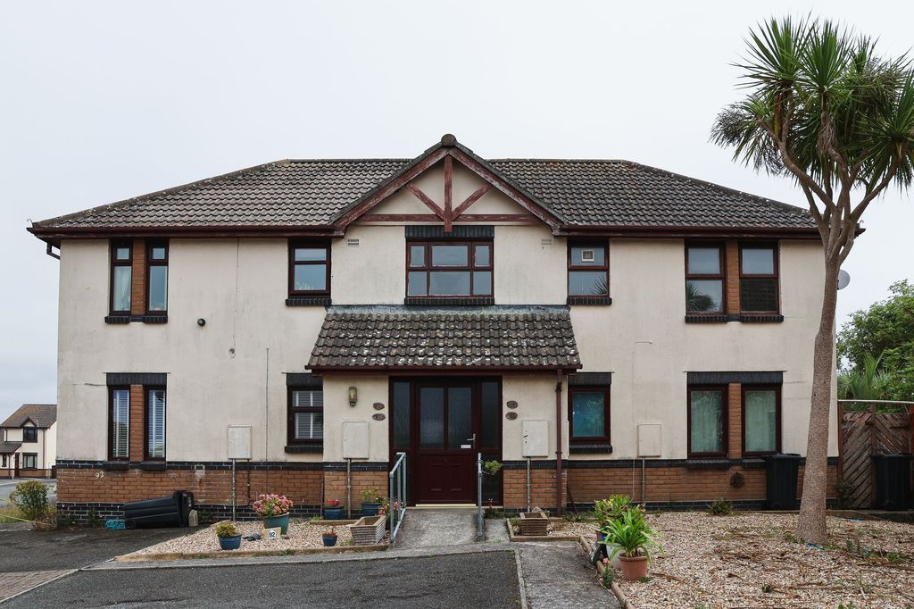 Property photo 1 of 8