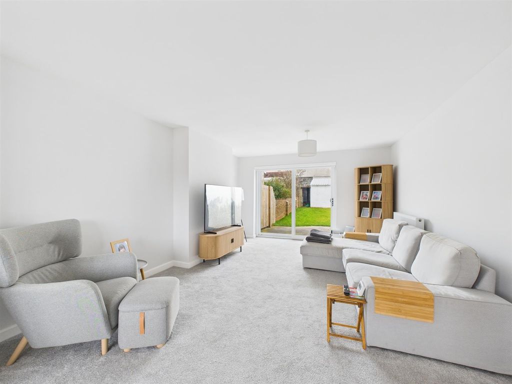 Property photo 3 of 27 Cam02295G0-Pr0390-Still004.Jpg