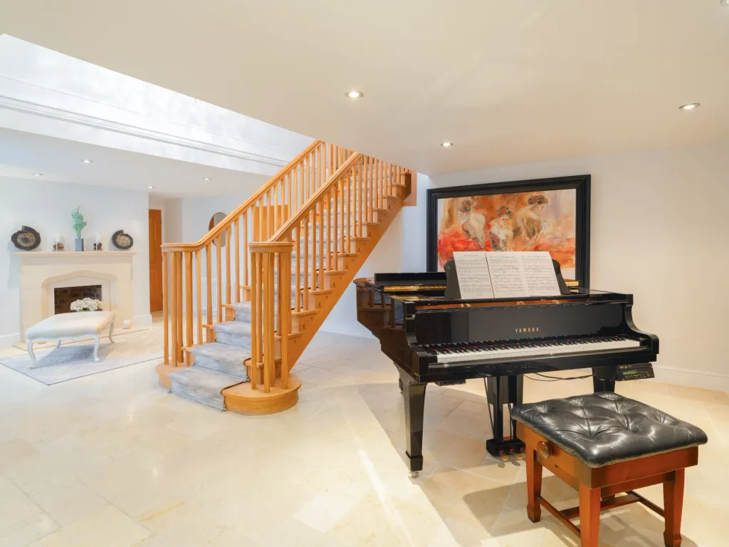 Property photo 3 of 60