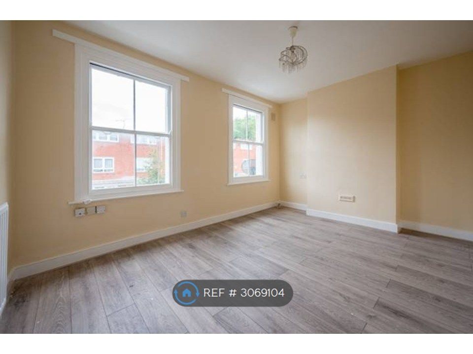 Property photo 3 of 7 Living Room View 1