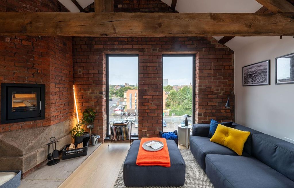 Property photo 2 of 13