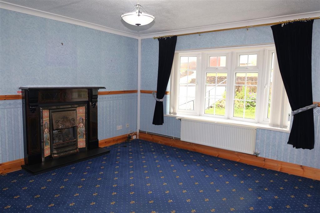 Property photo 2 of 11 Sitting Room